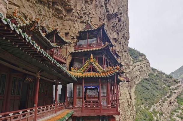 夏天去比利時(shí)旅游穿什么衣服合適