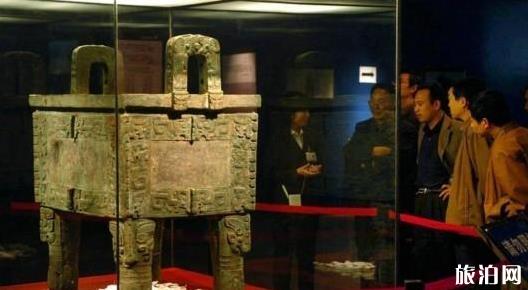 濟(jì)南方特:傳承傳統(tǒng) 用漢服致敬祖國 表達(dá)祝福