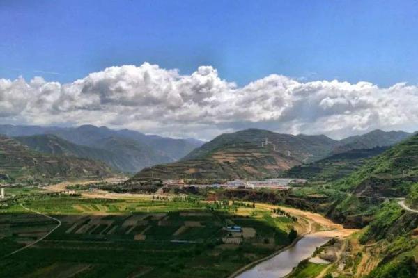 襄陽攀巖的地方在哪里_襄陽最好的攀巖場地是哪_襄陽攀巖俱樂部？